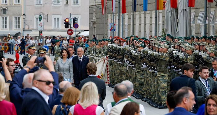 Landeshauptfrau Karoline Edtstadler und Bundespräsident Alexander Van der Bellen in der ...