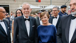 „Carmen“ versammelte die heimische Prominenz vorm Großen Festspielhaus in Salzburg. Alexander ...