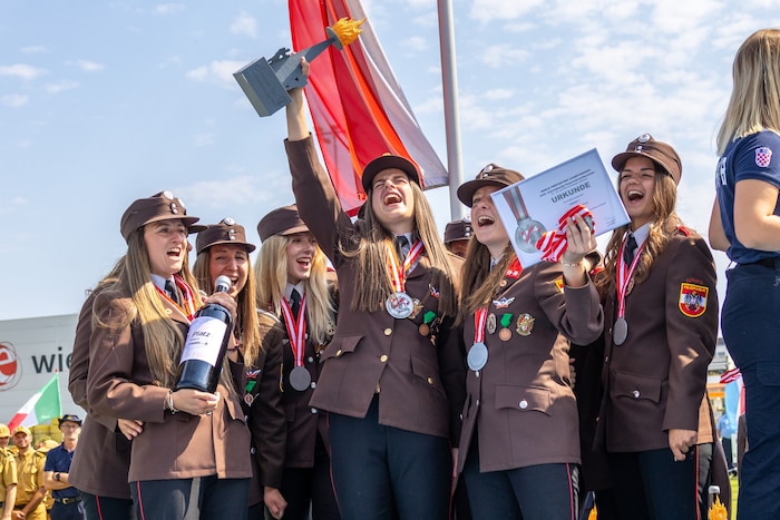 Auch die Damen aus Julbach feierten ihren Vize-Titel.