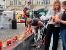 Grazer zündeten am Sonntagabend Kerzen für die Opfer von Berlin an.