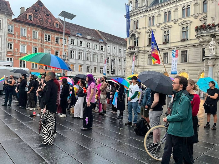 Viele hattenRegenbogen-Fahnen oder -Schrime mit dabei