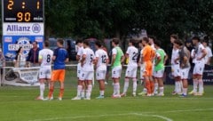 Wie begossene Pudel vor ihren enttäuschten Fans – die Spieler der Admira
