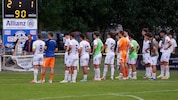 Wie begossene Pudel vor ihren enttäuschten Fans – die Spieler der Admira