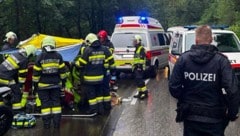 Der Motorradfahrer wurde bei dem Unfall schwer verletzt.