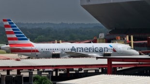 Ein Flugzeug der American Airlines ist am Samstag wegen medizinischer Notfälle außerplanmäßig ...