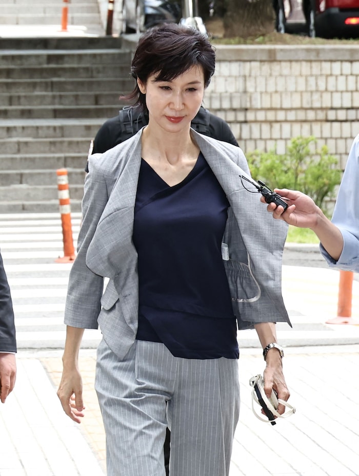 Roh ist die Tochter des ehemaligen südkoreanischen Präsidenten Roh Tae-woo. Ihre Hochzeit im ...
