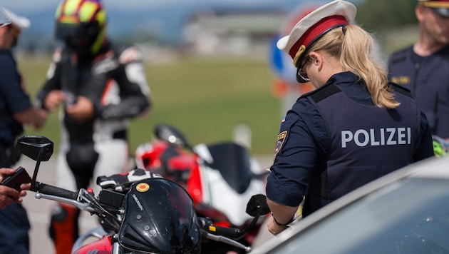 Der Biker sagte nicht, warum er so raste (Symbolbild)
