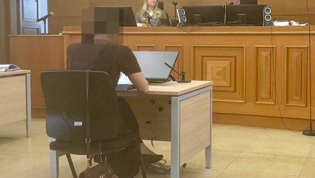 Die Kärntner Ärztin sitzt wegen Betrugsverdachtes vor Gericht – und mit ihr auch ein ...