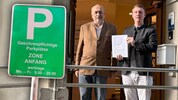 Im Streit ums kostenpflichtige Parken in Mödling ziehen die FPÖ-Politiker Reinhard Koller (li.) ...