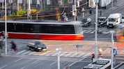 Damit Bim und Bus in der Stadt schneller vorankommen, sollen weniger Autos auf den Gleisen ...