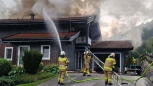 Die Feuerwehr brachte den Brand unter Kontrolle.
