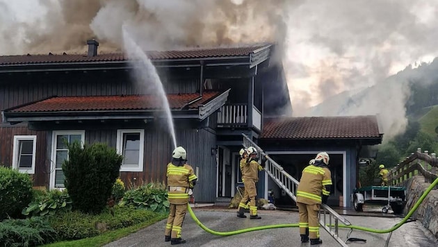 Die Feuerwehr brachte den Brand unter Kontrolle.