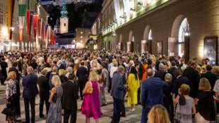 Festspielpublikum in der Mozartstadt: „Jedermann“, das packend inszenierte Spiel vom Sterben des ...