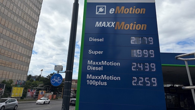 Beim Blick auf die Preistafeln verschlägt es den Autofahrern den Atem.