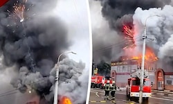 Ein Großbrand in einem russischen Einkaufszentrum löste eine Explosionsserie aus.