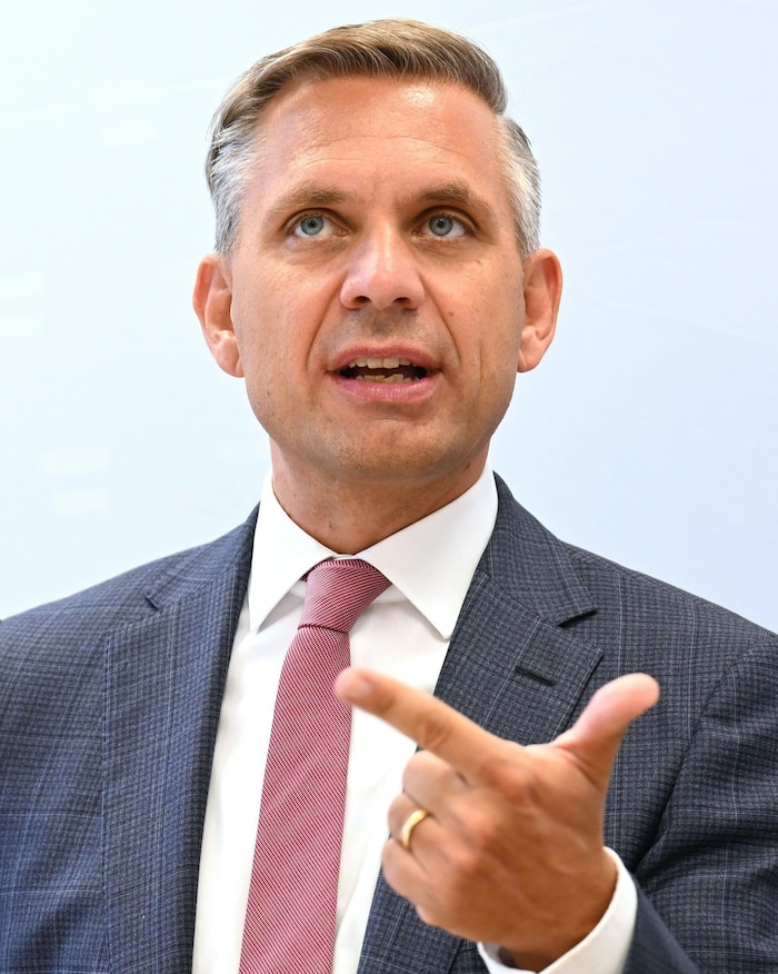 Wirtschaftsminister Wolfgang Hattmannsdorfer zufolge ist zumindest die Sprit-Versorgung auf ...
