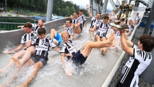 Die „Zebras“ hatten beim Rutschen viel Spaß.