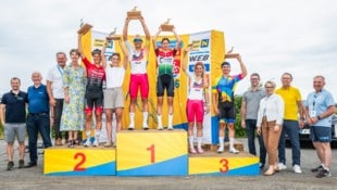 Top 3 des Radmarathons mit Veranstaltern, politischen Vertretern und Sponsoren.