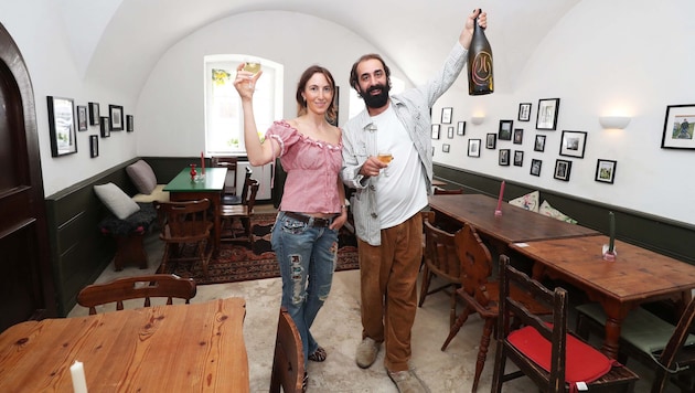 Zane und Anna haben dem Gumpoldskirchner Traditionsheurigen „Am Pranger“ neues Leben ...