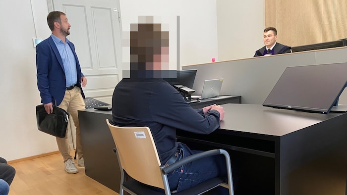 Der junge Angeklagte zeigte sich vor Gericht reuig. Er wird wohl noch einige Jahre an den ...