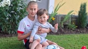 Schwester Magdalena (11) spielt viel und gerne mit ihrem Bruder.