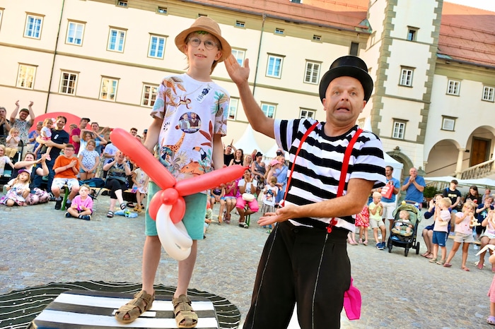 Kleinkunst im Landhaushof.