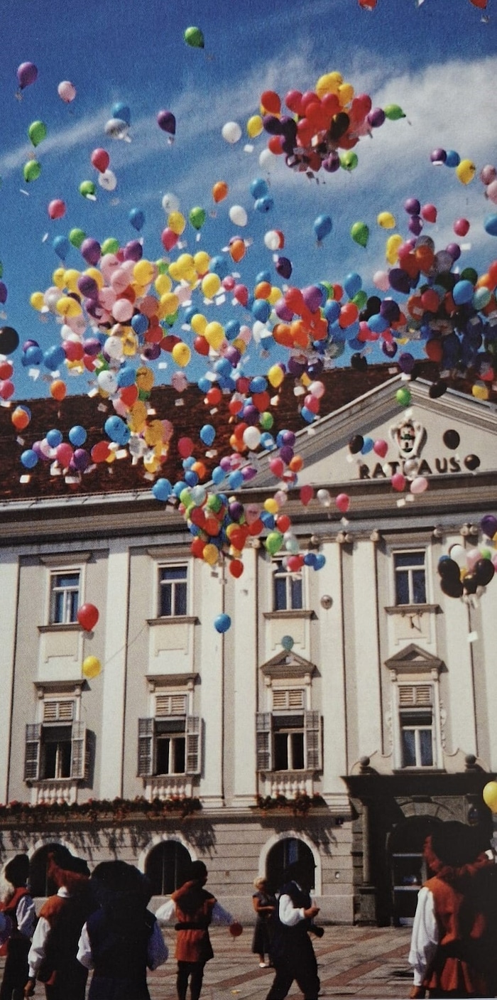 1000 Luftballons stiegen 1994 gegen den Himmel auf.