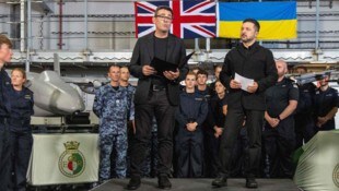 Premier Andy Burnham und Präsident Wolodymyr Selenskyj besuchten den Militärhafen von ...