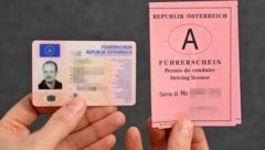 Der Schein aus Papier muss in einen in Scheckkartenformat umgetauscht werden. 