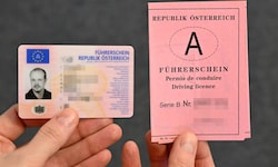 Der Schein aus Papier muss in einen in Scheckkartenformat umgetauscht werden. 