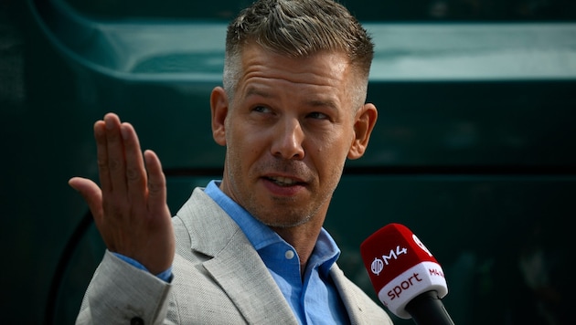 Ungarns Premier Péter Magyar bei der Siegerehrung nach dem Formel-1-Rennen in Ungarn