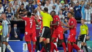 Schweiz-Star Breel Embolo sah gegen Argentinien die Rote Karte. Doch diese hätte es nicht geben ...