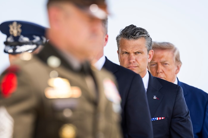 Das militärische Vorgehen der Trump-Regierung sorgt auch bei den eigenen Anhängern für Unmut – ...