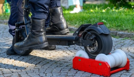 Besonders junge Leute greifen gerne zum E-scooter.