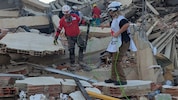 Der Schlangenroboter der Carnegie Mellon University kriecht in engste Hohlräume und sucht dort ...