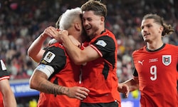 Zahltag für ÖFB-Legionär Romano Schmid (Mitte) nach der WM?