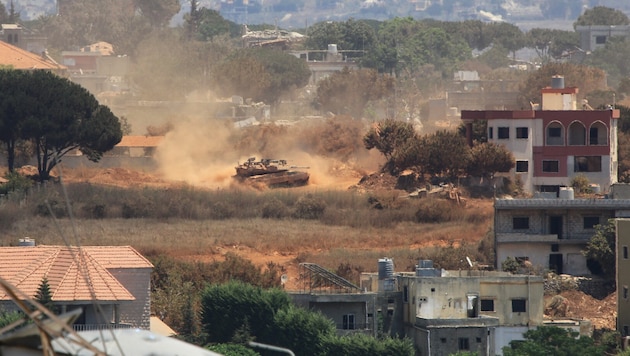 Israels Militär greift trotz einer Feuerpause regelmäßig den Libanon an (im Bild: ein ...
