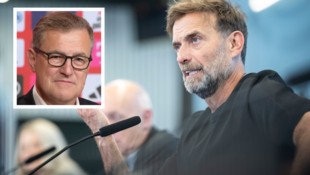 Jürgen Klopp (rechts) bekommt schon eine Ansage aus München. 