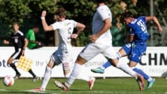Beim Schuss zum 1:0 des GAK verletzte sich Tim Trummer (re.)