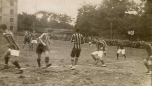 Auf Schätze wie diesen hofft das Filmteam: Wacker Innsbruck gegen FC Lustenau 1921 im Hof der ...