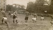 Auf Schätze wie diesen hofft das Filmteam: Wacker Innsbruck gegen FC Lustenau 1921 im Hof der ...