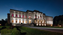 Eindrucksvoll bei Nacht: Das Casino Salzburg im historischen Schloss Klessheim ist die stilvolle ...