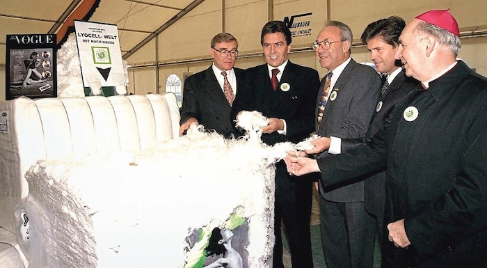 Die Eröffnung des Lyocell-Werks im Oktober 1995 mit hoher politischer Prominenz.