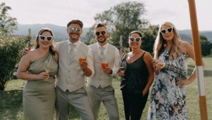 Eine Hochzeit mit viel Emotion, Schmäh und Musik: Die Kabarettistinnen Ina Jovanovic und Nadja ...