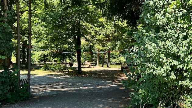 Vor „Witti’s Ranch“ ist ein Hinweis für Camper aufgestellt, dennoch soll es sich laut dem ...