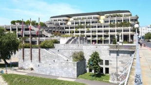 Hier schlugen die Einbrecher zu: Über ein Fenster gelangten die Täter ins Neue Rathaus, doch der ...
