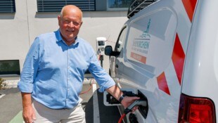 Bürgermeister Konrad Pieringer ist von den Photovoltaikanlagen überzeugt und wird diese für die ...