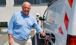 Bürgermeister Konrad Pieringer ist von den Photovoltaikanlagen überzeugt und wird diese für die ...