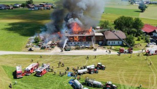 Insgesamt drei Gebäudeteile wurden durch die Flammen vernichtet.