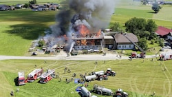Insgesamt drei Gebäudeteile wurden durch die Flammen vernichtet.